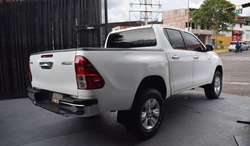 Toyota Hilux Dubai 2016 lleno