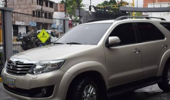 Toyota Fortuner 2015 lleno