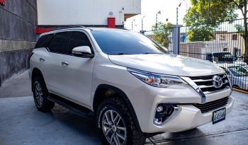 Toyota Fortuner VX+ 2016 lleno