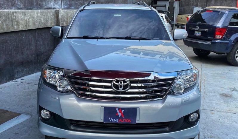 Toyota Fortuner 2015 lleno