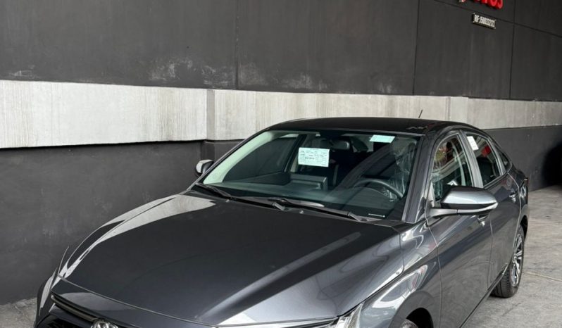 Toyota Yaris E 2025 lleno