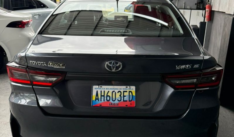 Toyota Yaris E 2025 lleno