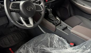 Toyota Yaris E 2025 lleno
