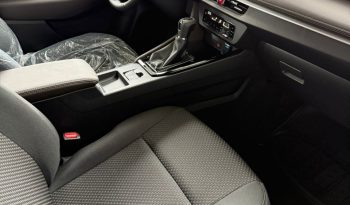 Toyota Yaris E 2025 lleno